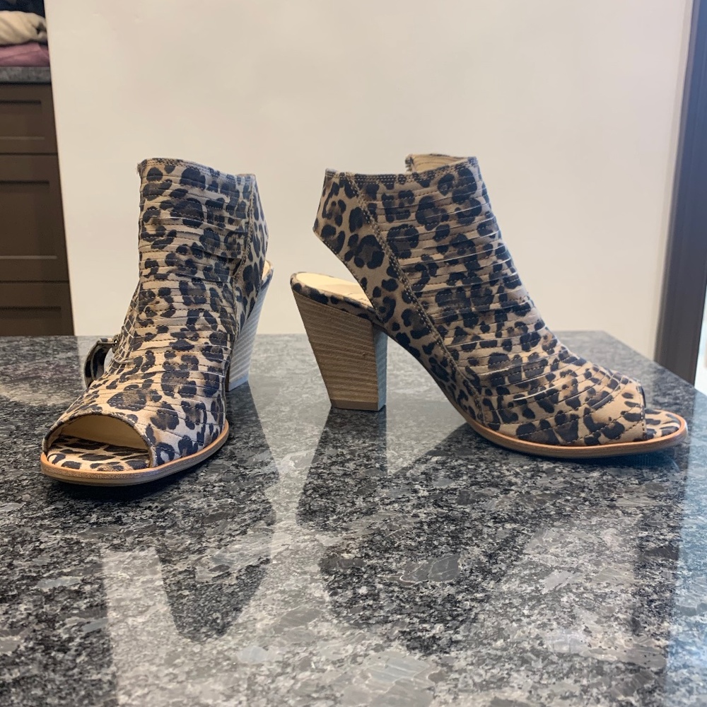 *Pristine Condition* Paul Green Cheetah Booties